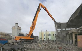Doosan lancia l'escavatore da demolizione DX530DM
